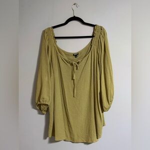 Torrid Blouse Hi Low Hem Olive Green
Women's Shirt Peasant Top size 4 (26W)